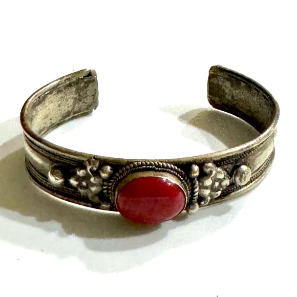 🥀 Vintage Carnelian Sterling Silver Balinese Cuff - Picture 3 of 7